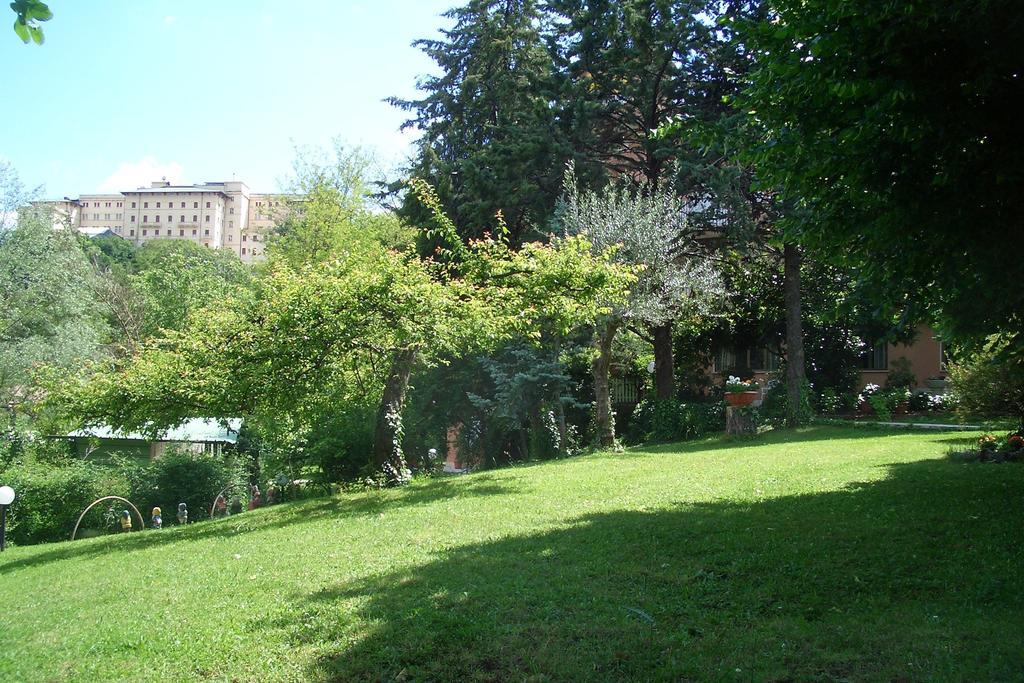 King Hotel Fiuggi Bagian luar foto