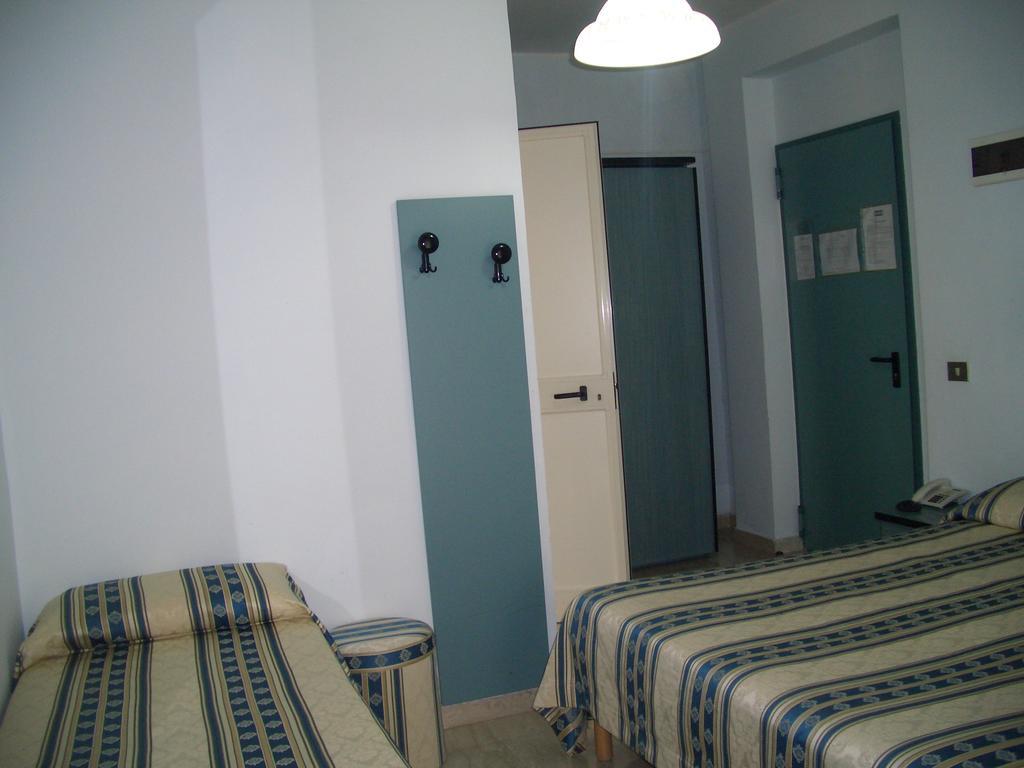 King Hotel Fiuggi Bagian luar foto