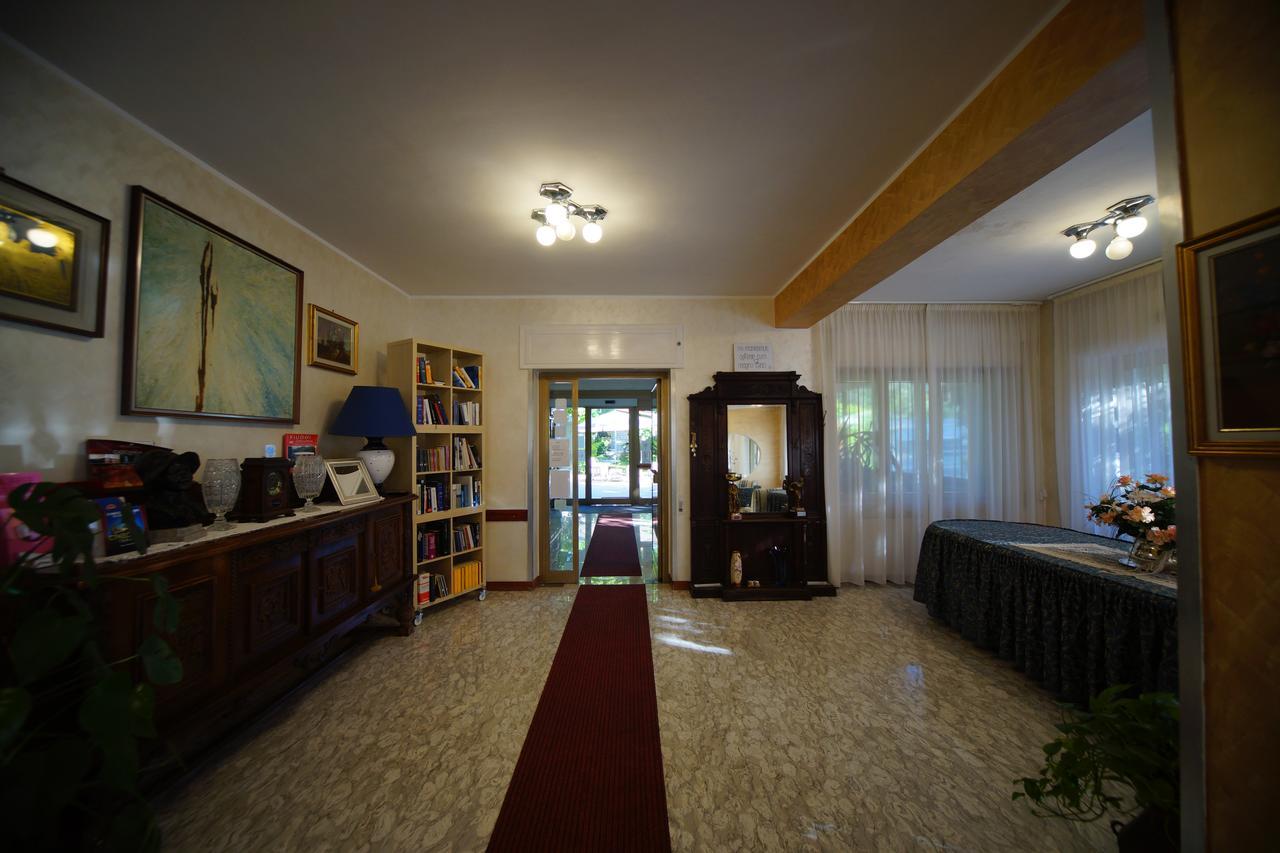 King Hotel Fiuggi Bagian luar foto