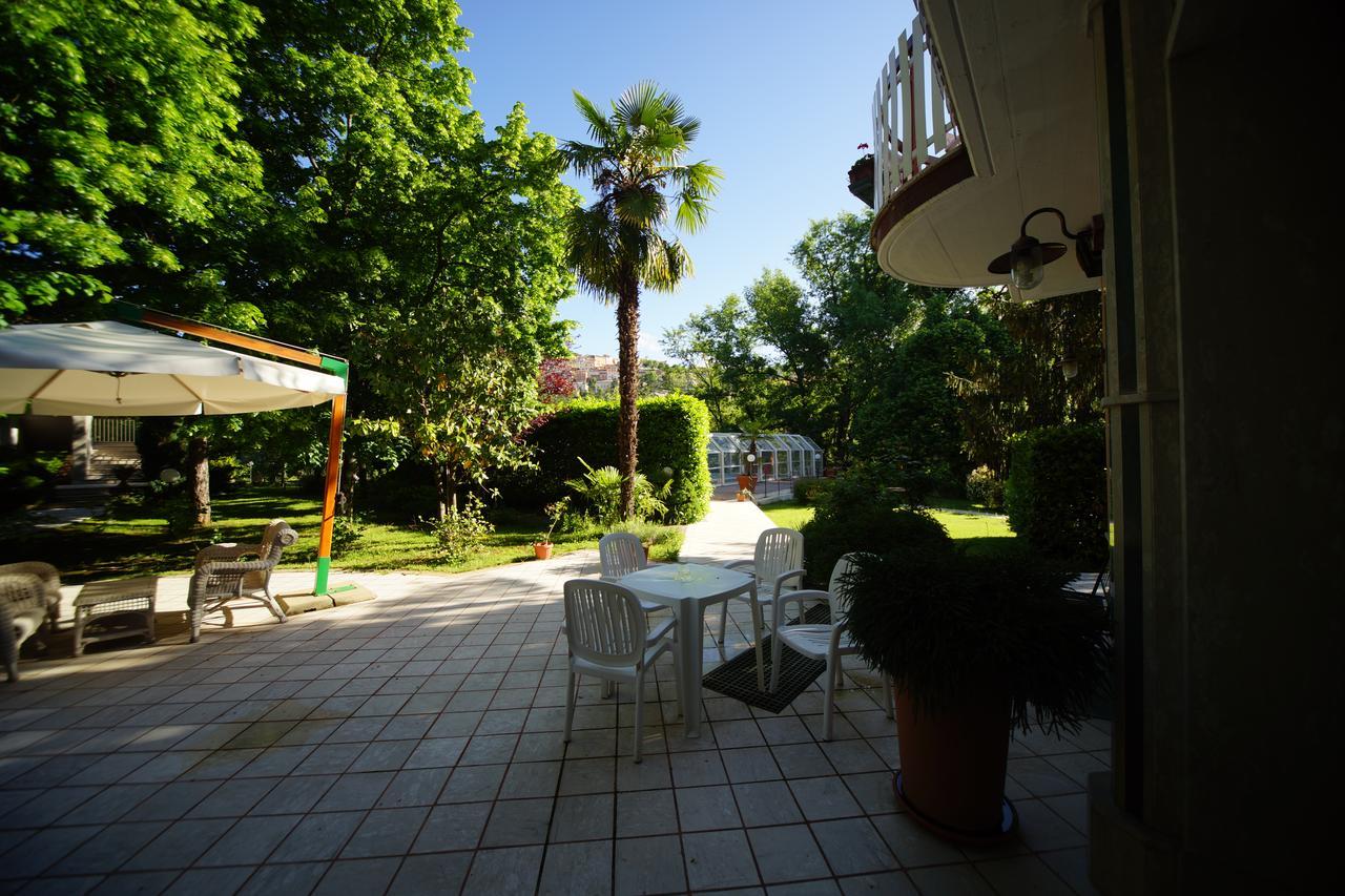 King Hotel Fiuggi Bagian luar foto