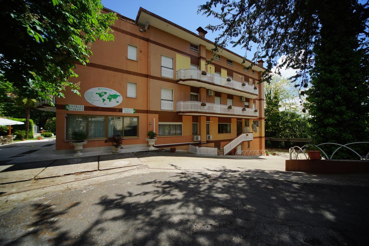King Hotel Fiuggi Bagian luar foto