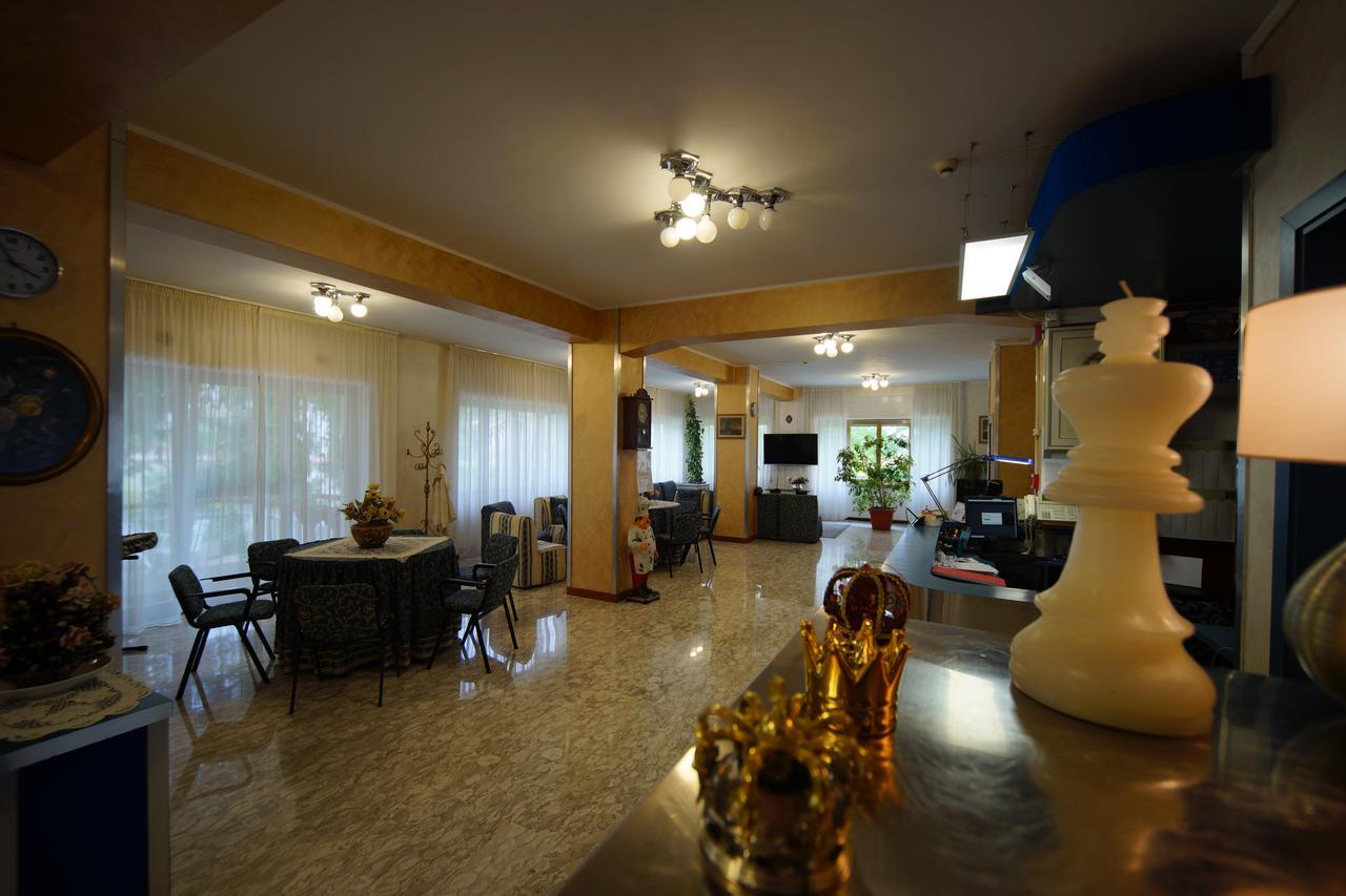 King Hotel Fiuggi Bagian luar foto